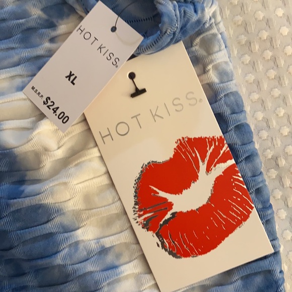 Bundle of 2 “Hot Kiss” Tye Dye Tanks - Picture 10 of 12